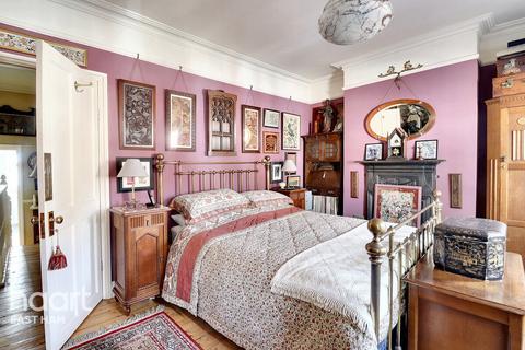 338 Strone Road, London, E12 6TN
