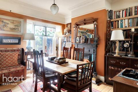 338 Strone Road, London, E12 6TN