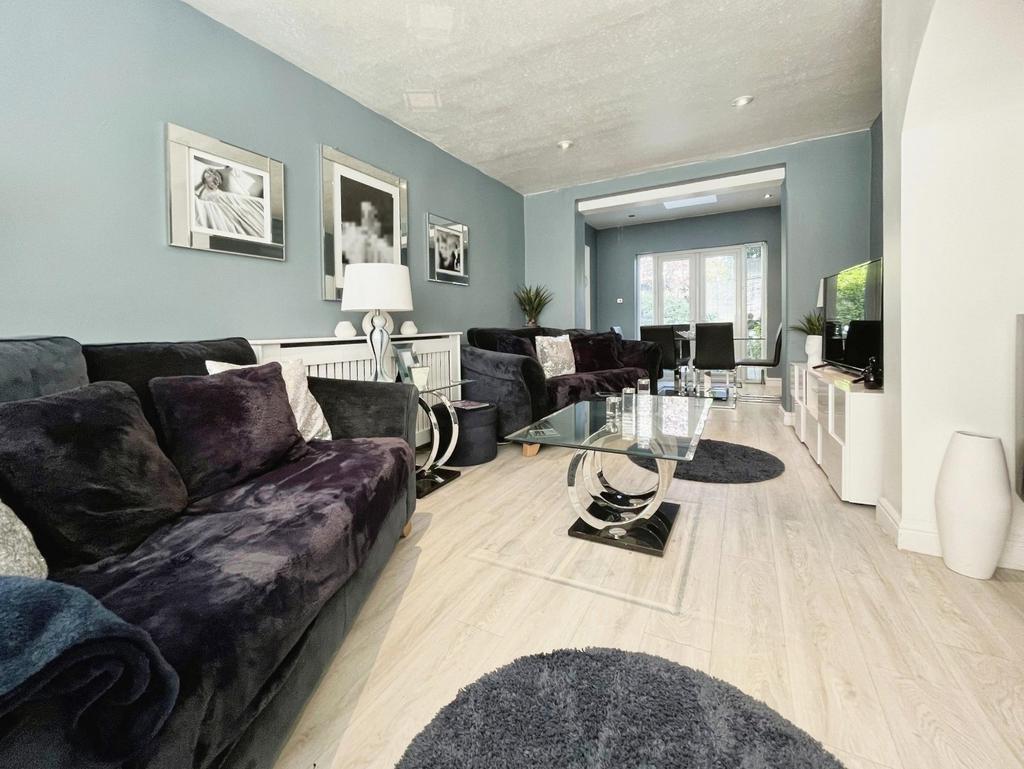 Charlbury Avenue, Manchester M25 3 bed semidetached house for sale £