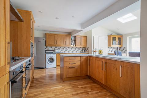 39 Avon Road, Oakley, Basingstoke, RG23 7DJ