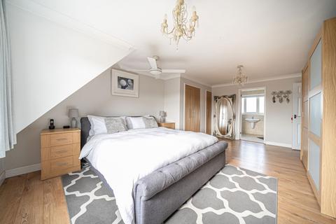 39 Avon Road, Oakley, Basingstoke, RG23 7DJ