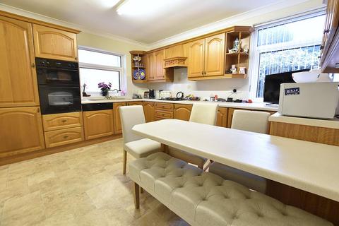 2 bedroom detached bungalow for sale, Moorwell Road, Scunthorpe