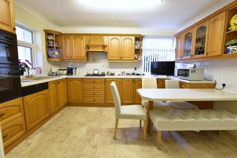 2 bedroom detached bungalow for sale, Moorwell Road, Scunthorpe