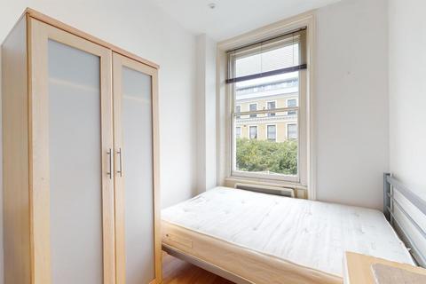 Studio to rent, Southwell Gardens, London SW7