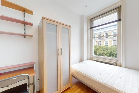 Studio to rent, Southwell Gardens, London SW7