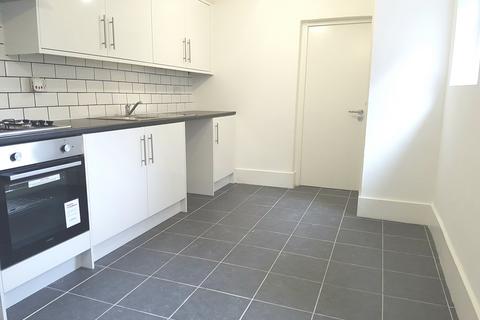 5 bedroom terraced house to rent, Colless Road, London N15