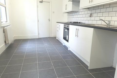 5 bedroom terraced house to rent, Colless Road, London N15