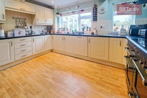 10 Truro Close, Lichfield, WS13 7SR