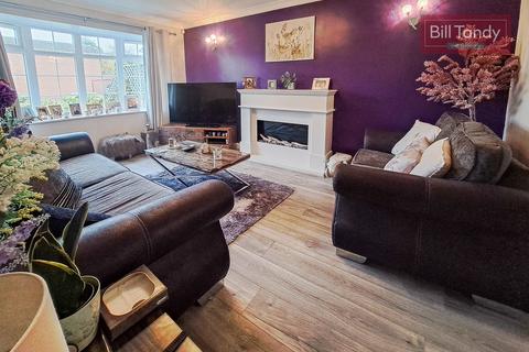 10 Truro Close, Lichfield, WS13 7SR