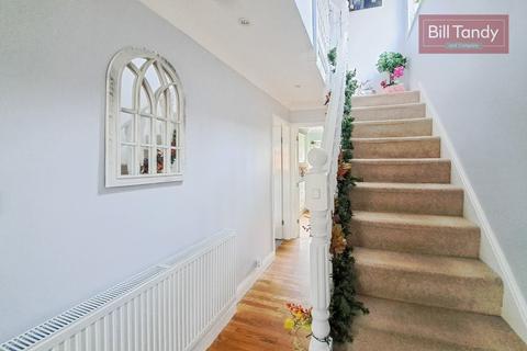 10 Truro Close, Lichfield, WS13 7SR