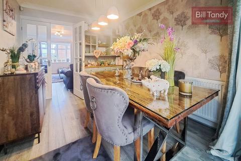 10 Truro Close, Lichfield, WS13 7SR