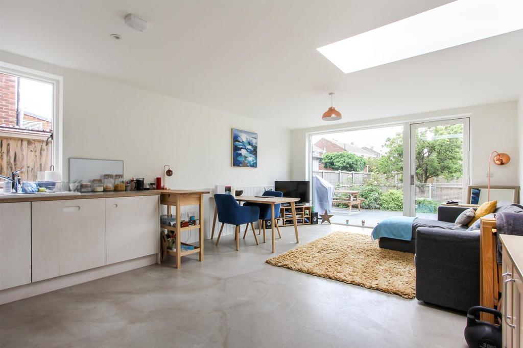 Old Bridge Road, Whitstable 2 bed apartment to rent £1,350 pcm (£312 pw)