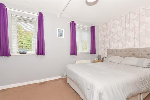 3 bedroom terraced house for sale, Church Field, Snodland, Kent