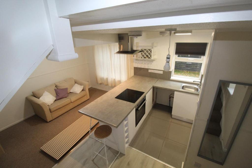 Kitchen &#43; Lounge.JPG