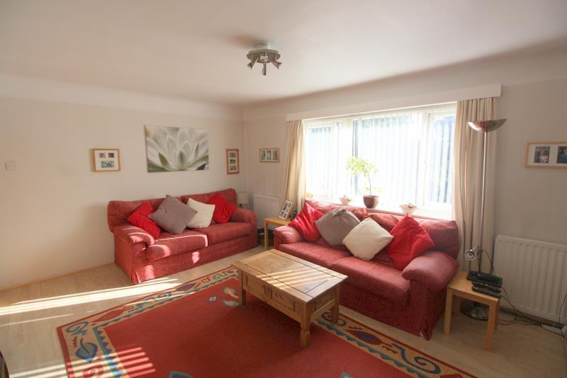 Longfield Avenue, Crosby 2 bed apartment to rent £800 pcm (£185 pw)