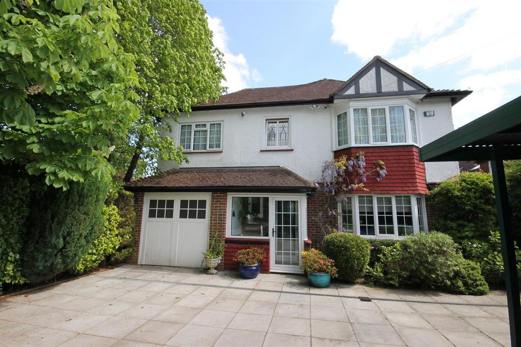 Furze Hill, Kingswood, Tadworth 4 bed detached house to rent £3,650