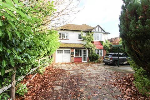 4 bedroom detached house to rent, Furze Hill, Kingswood, Tadworth