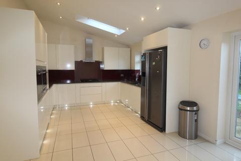 4 bedroom detached house to rent, The Rowans, Baldock