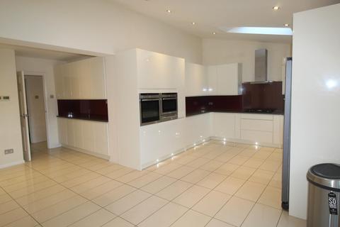 4 bedroom detached house to rent, The Rowans, Baldock