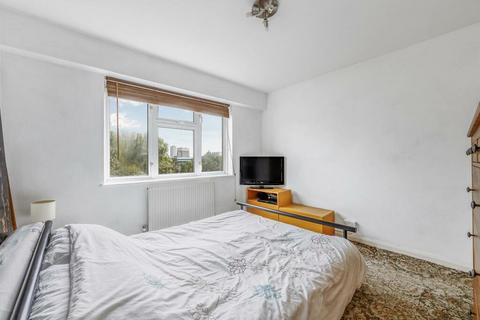 2 bedroom flat for sale, Clayponds Gardens, Ealing W5