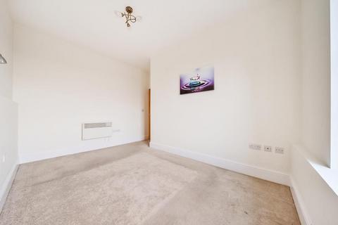 2 bedroom apartment to rent, Banbury,  Town Centre,  OX16