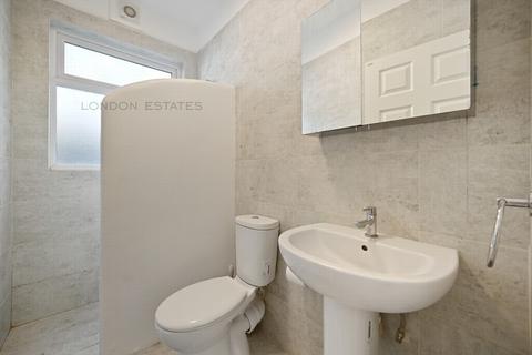 6 Ranelagh Mews, London, W5 5RN