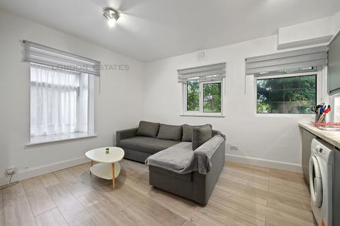 6 Ranelagh Mews, London, W5 5RN