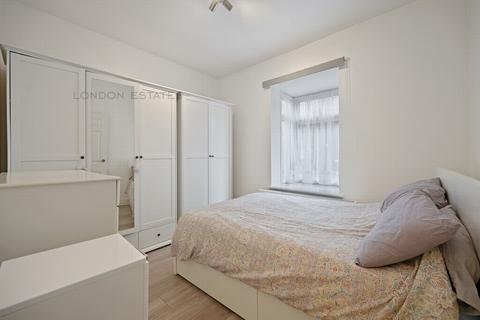 6 Ranelagh Mews, London, W5 5RN
