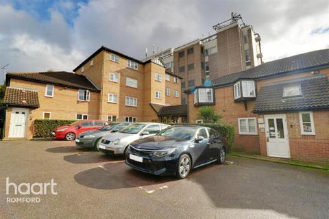 1 bedroom apartment to rent, Regarth Avenue, Romford