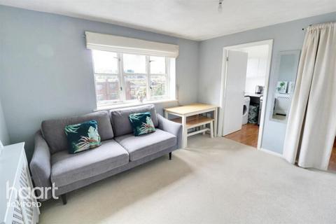 1 bedroom apartment to rent, Regarth Avenue, Romford