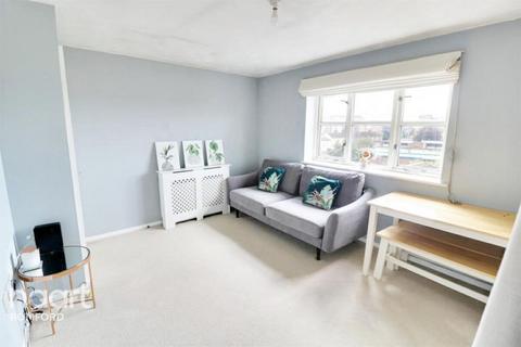 1 bedroom apartment to rent, Regarth Avenue, Romford