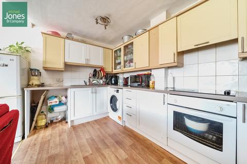 2 bedroom flat to rent, Antonia Court, Terminus Road, Littlehampton, West Sussex, BN17