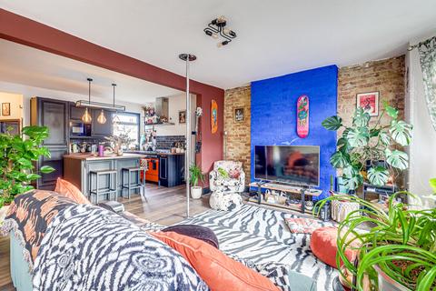 2b Alexandra Road, Leigh-on-sea, SS9 1QD