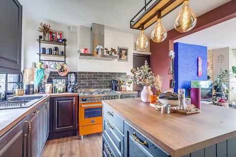 2b Alexandra Road, Leigh-on-sea, SS9 1QD