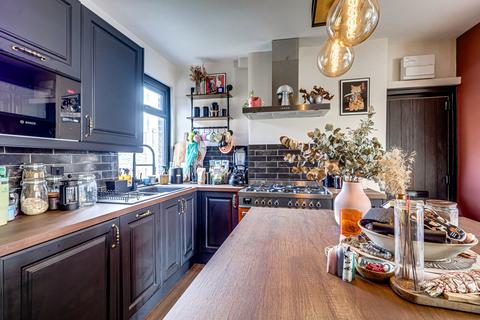 2b Alexandra Road, Leigh-on-sea, SS9 1QD