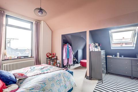 2b Alexandra Road, Leigh-on-sea, SS9 1QD