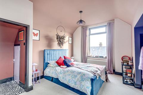 2b Alexandra Road, Leigh-on-sea, SS9 1QD