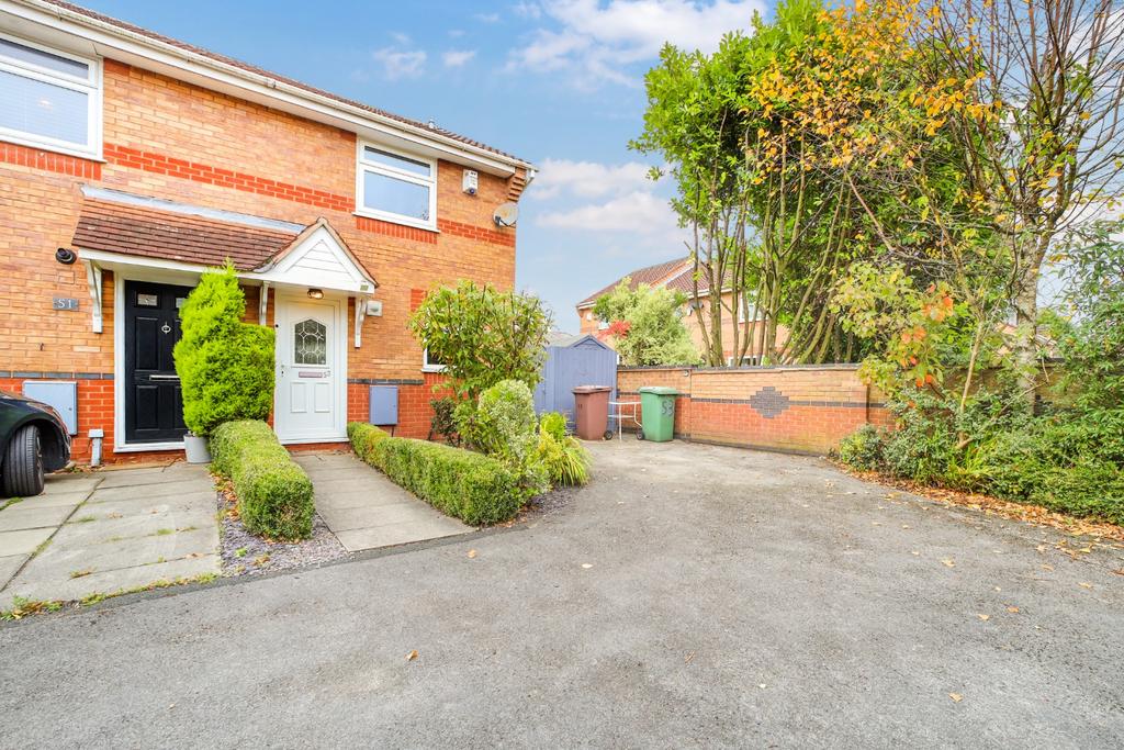 Whimbrel Avenue, NewtonLeWillows... 2 bed semidetached house to rent