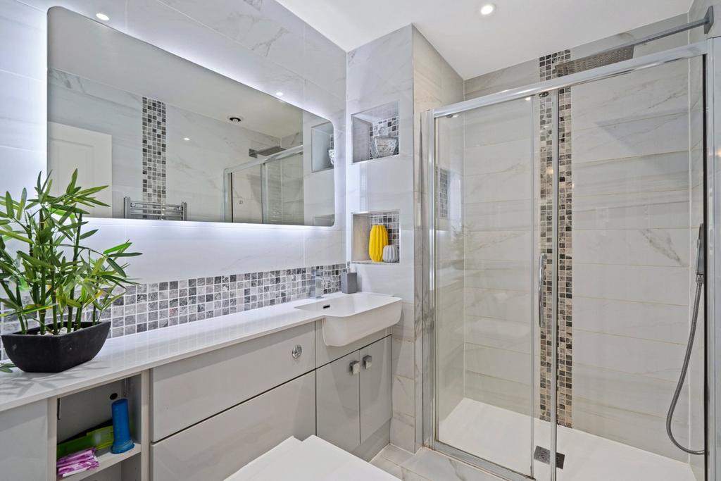 Annexe Shower Room