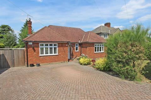 2 bedroom detached bungalow to rent, Kingsley Avenue, Banstead