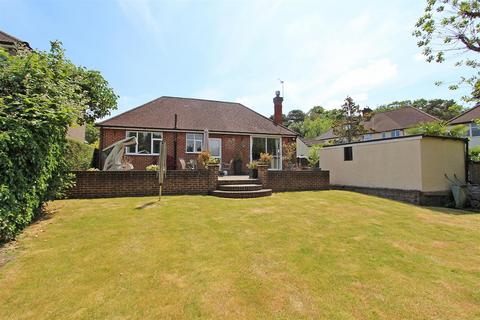 2 bedroom detached bungalow to rent, Kingsley Avenue, Banstead