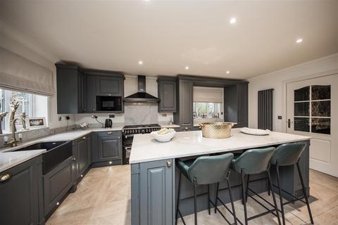 5 bedroom detached house for sale, Busbridge Close, West Malling ME19