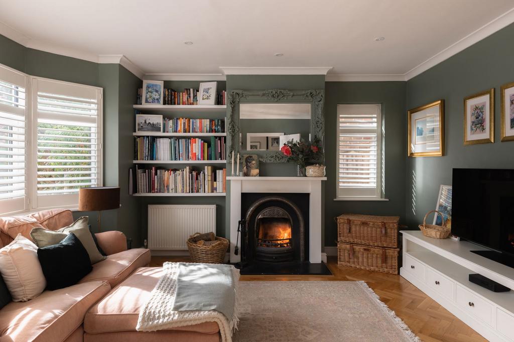 Station Road, Tring, Hertfordshire, HP23 4 bed detached house for sale