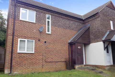 2 bedroom terraced house to rent, The Camellias, Banbury OX16