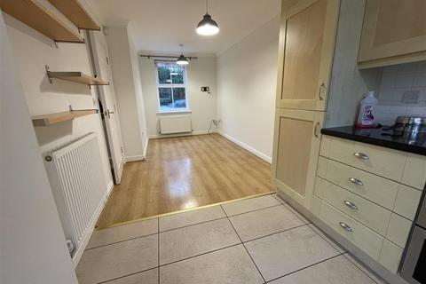 undefined, Abrahams Close, Bedford