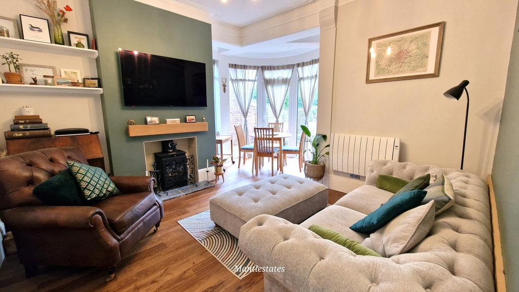 2 Bedroom Victorian Converted Garden Flat