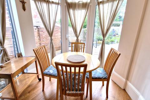 2 bedroom flat for sale, Potters Road, Barnet EN5