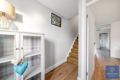 24b Hamlet Road, Romford, RM5 2DS