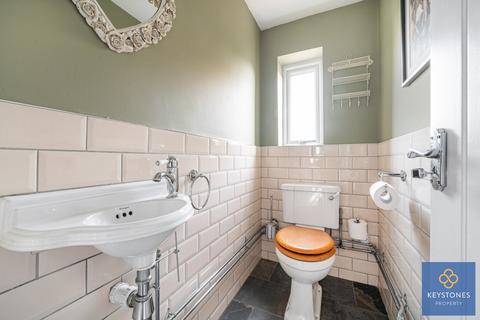 24b Hamlet Road, Romford, RM5 2DS