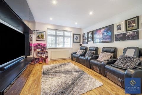 37 Helmsdale Road, Romford, RM1 4DN